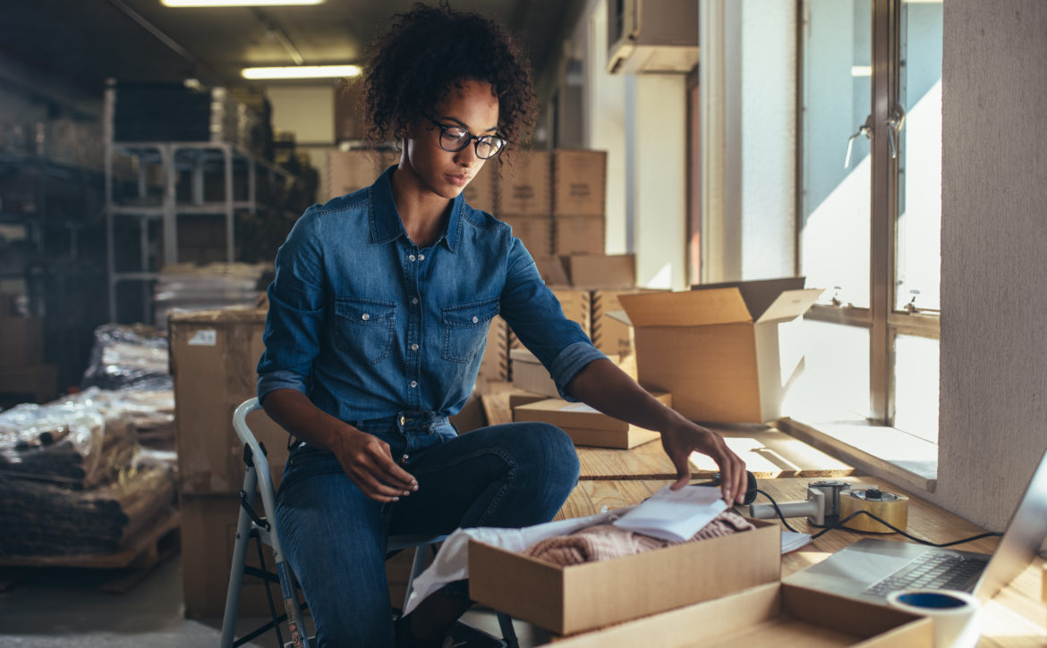 Dropshipping,Business,Owner,Working,,Checking,Order,To,Confirm,Before,Sending